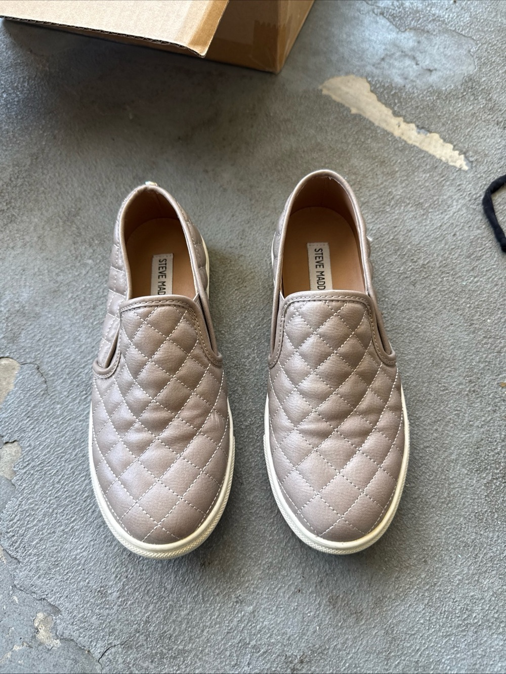 Steve Madden Women's 7.5M Ecentrcq Quilted Sneakers Flats Deck Shoes Beige Mocha